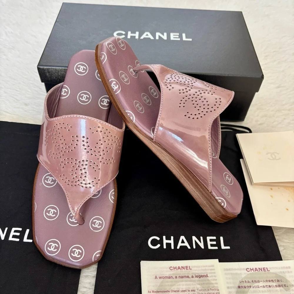 Chanel CC Logo Interlocking Purple Patent Leather Thong Sandals EU 37.5